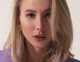 LAURA MI.
